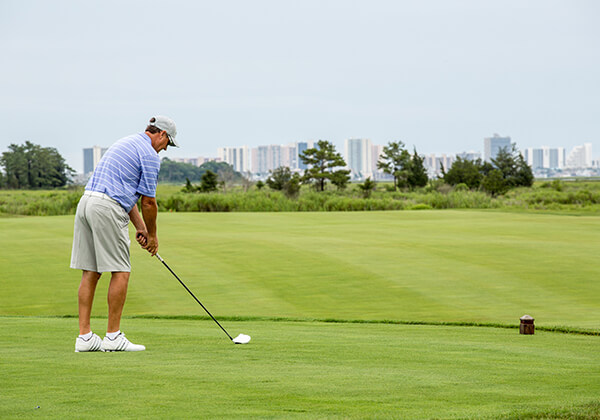 golfer on green